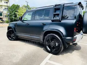 Land Rover Defender 2024