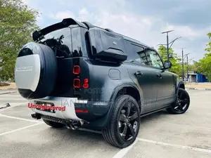 Land Rover Defender 2024