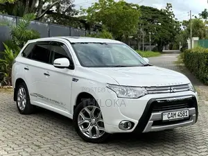 Mitsubishi Outlander G Navi 2015
