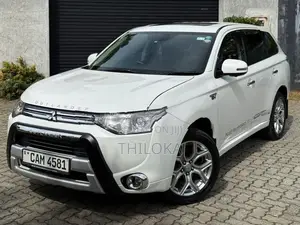 Mitsubishi Outlander G Navi 2015