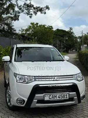 Mitsubishi Outlander G Navi 2015