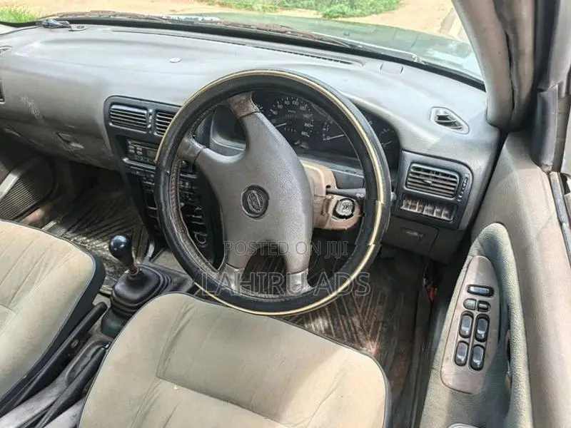Nissan Sunny 1992