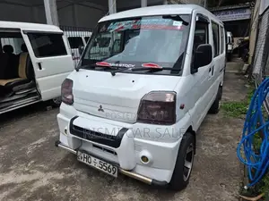 Mitsubishi Minicab 2001