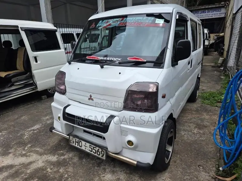 Mitsubishi Minicab 2001