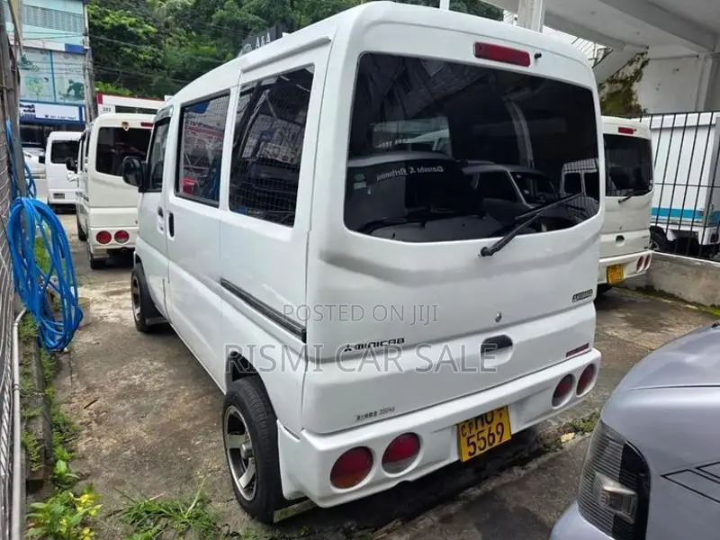 Mitsubishi Minicab 2001