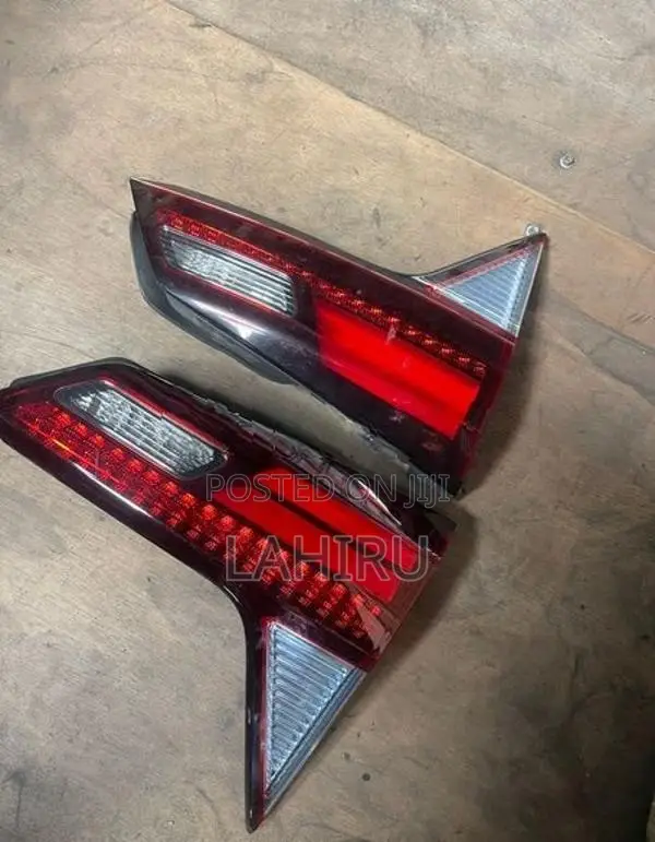 Honda Vezel (Ru3) Dicky Garnish Light
