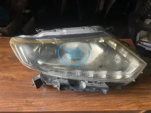 Nissan X-Trail (HT32) Headlight