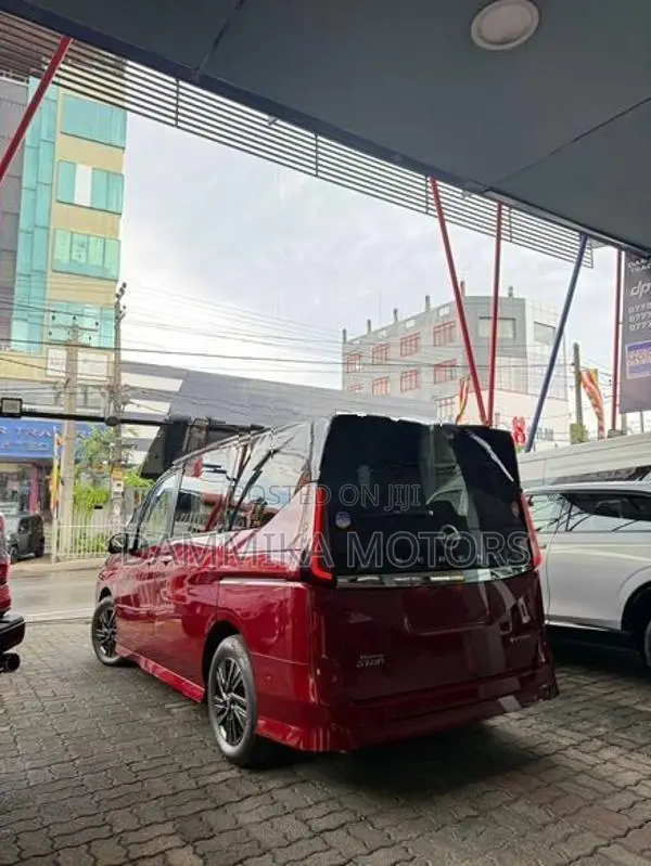 Nissan Serena 2023