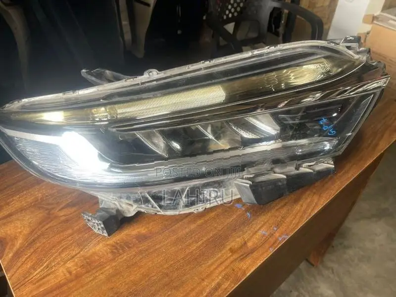 Honda Fit shuttle Gp7 Headlight