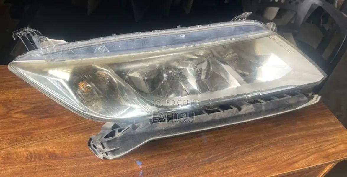 Honda Grace (GM4) Headlight