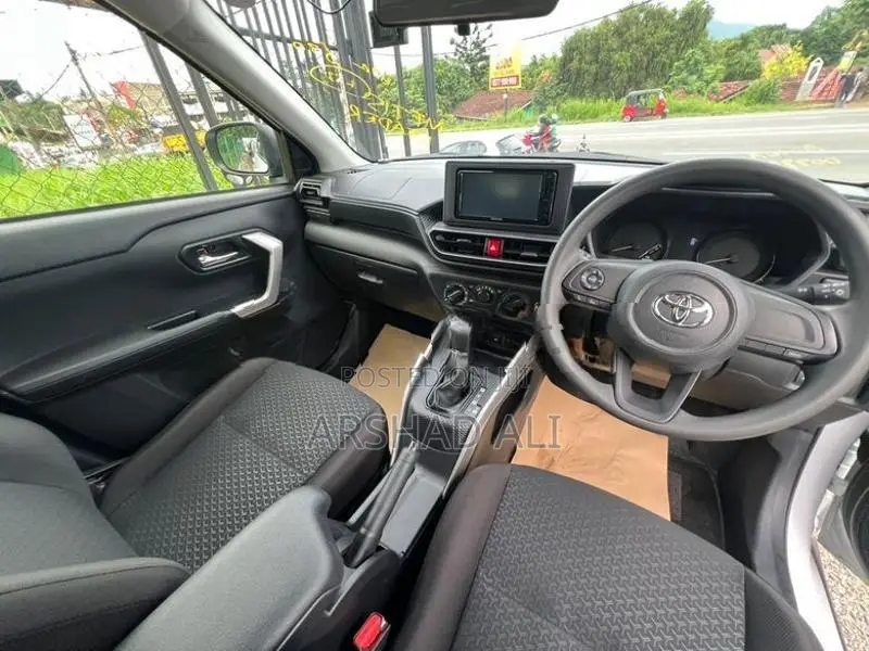 Toyota Raize X Yaris Roomy 2023
