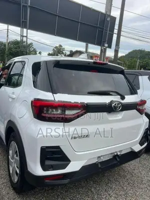 Toyota Raize X Yaris Roomy 2023