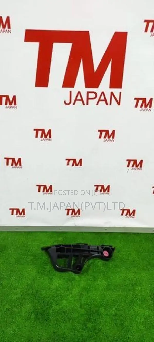 Toyota Prius Front Bumper Retainer