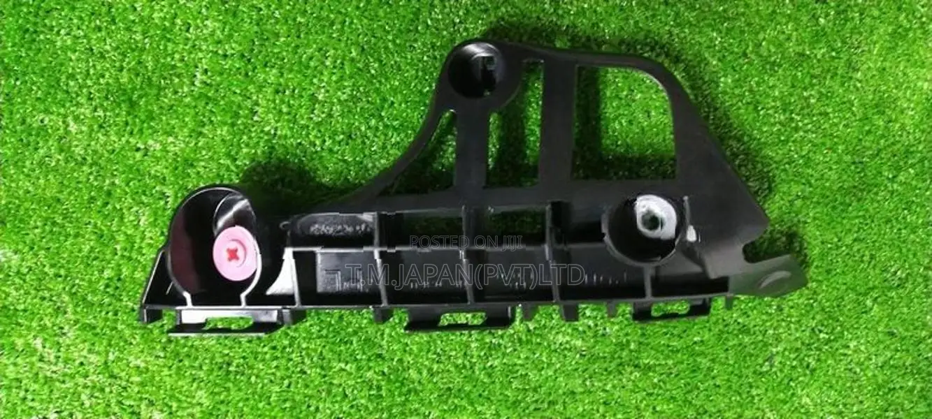 Toyota Prius Front Bumper Retainer