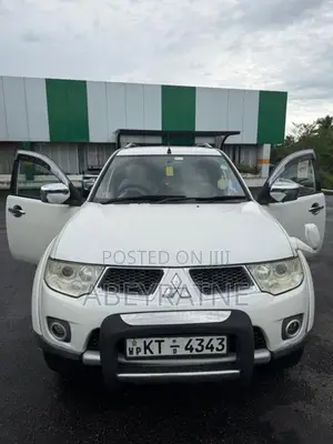 Mitsubishi Montero Sport 2012