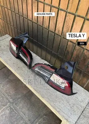 Genuine Tesla Model Y 2024 rear LED light BUMPER DOOR S 3