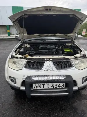 Mitsubishi Montero Sport 2012