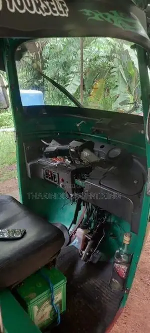 Bajaj RE 4 stroke 2010