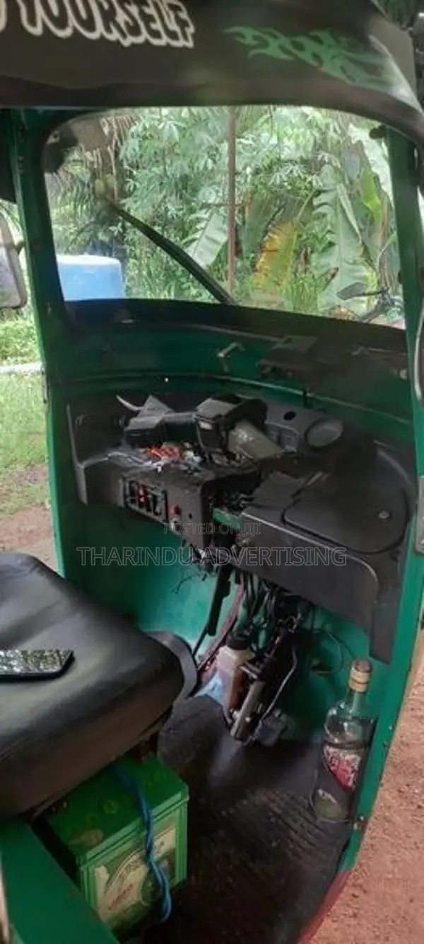 Bajaj RE 4 stroke 2010