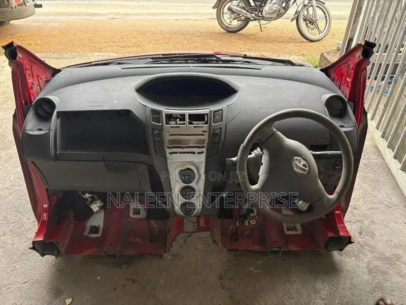 Toyota Vitz KSP90 Face Cut