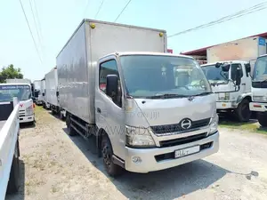 Hino Dutro WU710 16.5 FT DUNU 2014