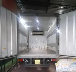 Isuzu Elf Freezer Truck 2003