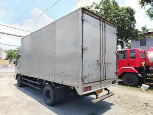 Hino Dutro WU710 16.5 FT DUNU 2014