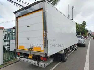 Mitsubishi Fuso FIGHTER 4M50 LO 20FT 2011
