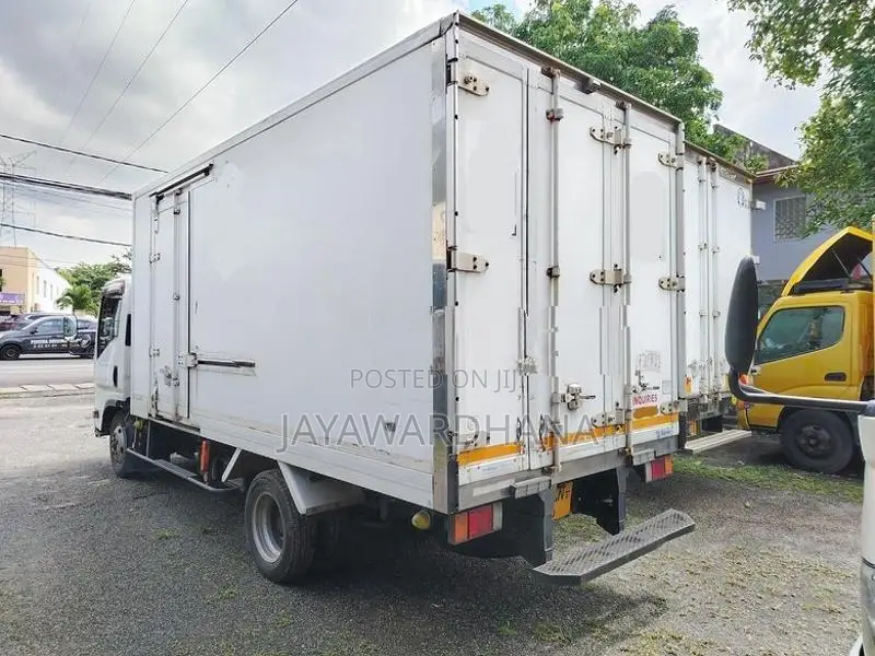 Isuzu Elf NPR 14.5ft FREEZER 2013