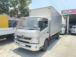 Hino Dutro WU710 16.5 FT DUNU 2014