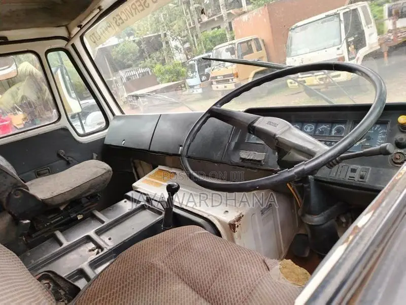 Tata LPT 2516 TIPPER 10 WHEEL 2010