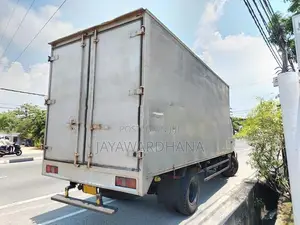 Hino Dutro WU710 16.5 FT DUNU 2014