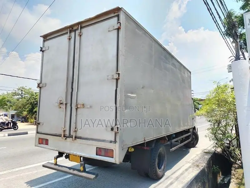 Hino Dutro WU710 16.5 FT DUNU 2014