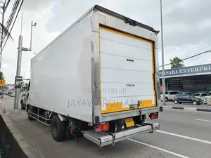 Mitsubishi Fuso FIGHTER 4M50 LO 20FT 2011