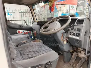 Mitsubishi Fuso FIGHTER 4M50 LO 20FT 2011