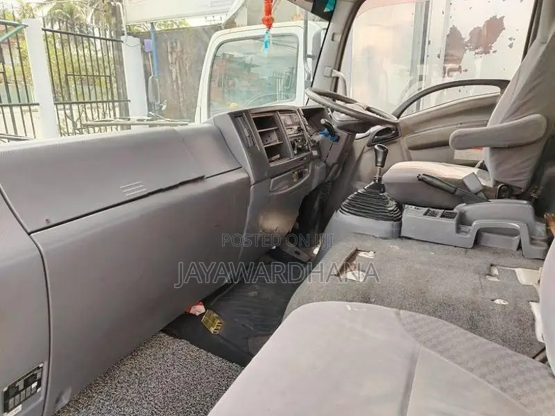 Isuzu Forward FSR90 FREEZER 21FT 2011