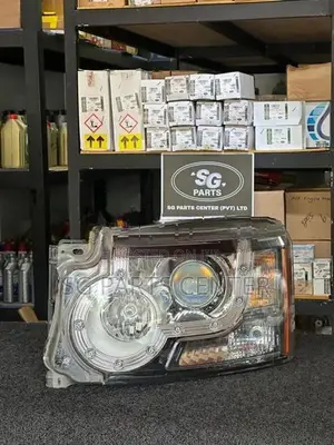 Discovery 4 - Pre-Facelift Head light (Right)