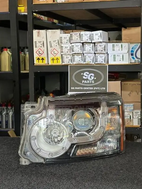 Discovery 4 - Pre-Facelift Head light (Right)