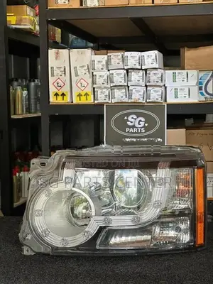 Discovery 4 - Pre-Facelift Head light (Right)