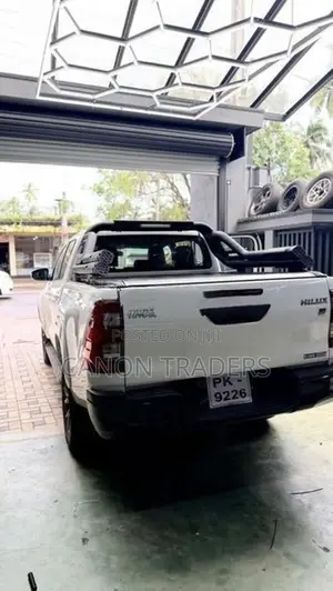 Hilux Gr Rocco Travo Hamer Electric Roll Shutter with Bar