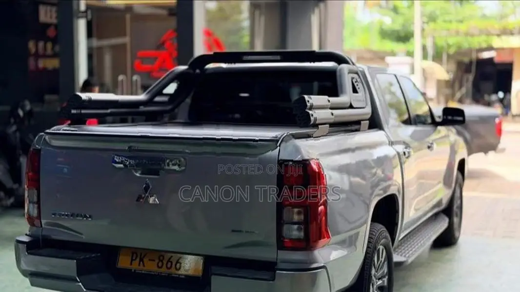 Mitsubishi Triton 2025 Hamer Electric Roll Shutter with Night Fury Bar