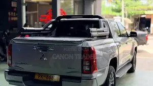 Mitsubishi Triton 2025 Hamer Electric Roll Shutter with Night Fury Bar