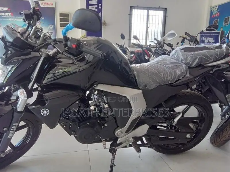 Yamaha FZs V2 Black Metallic 2026