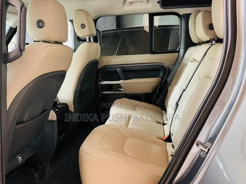 Land Rover Defender P300 Dynamic HSE 2023