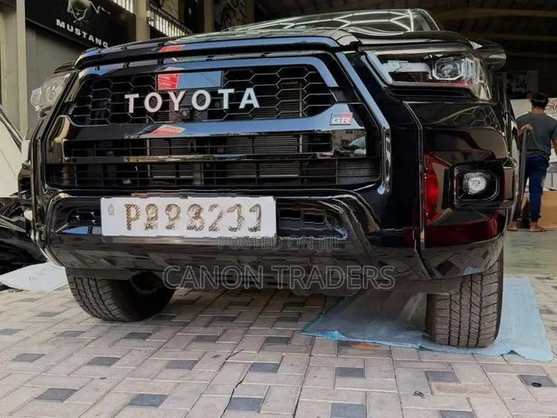 Hilux Rocco 2025 Hamer Electric Roller Shutter with Night Fury Bar