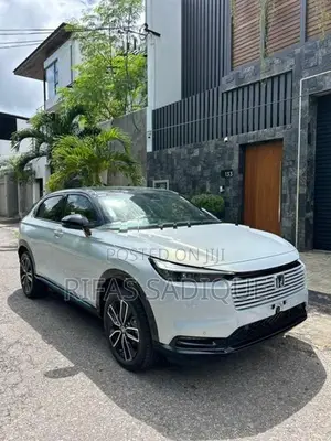 Honda Vezel Z-Play Black Top 2025