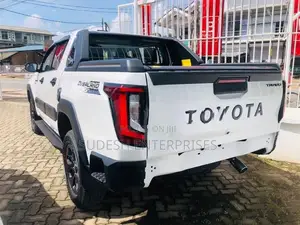 Toyota Hilux TRAVO Overland 4x4 2026