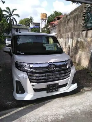 Toyota Roomy Custom G Turbo 2024