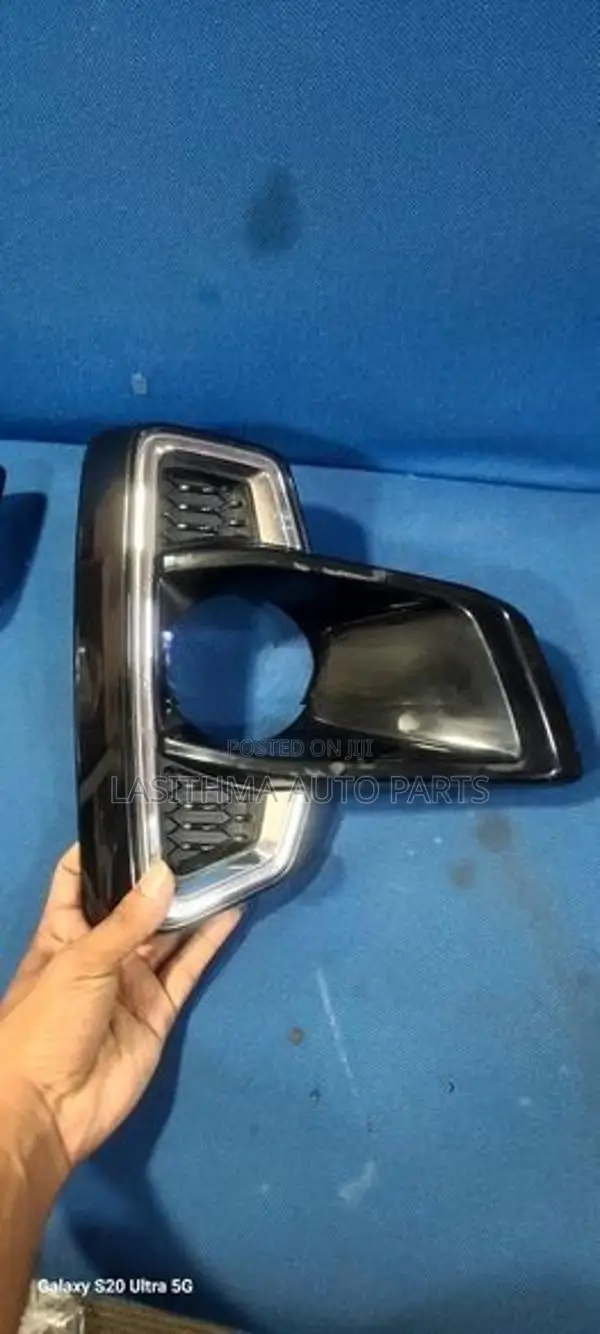 Hilux Revo Fog Cover