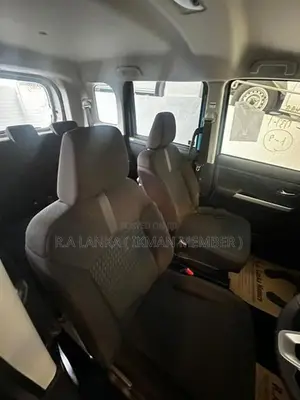 Toyota Roomy Custom GT 2025